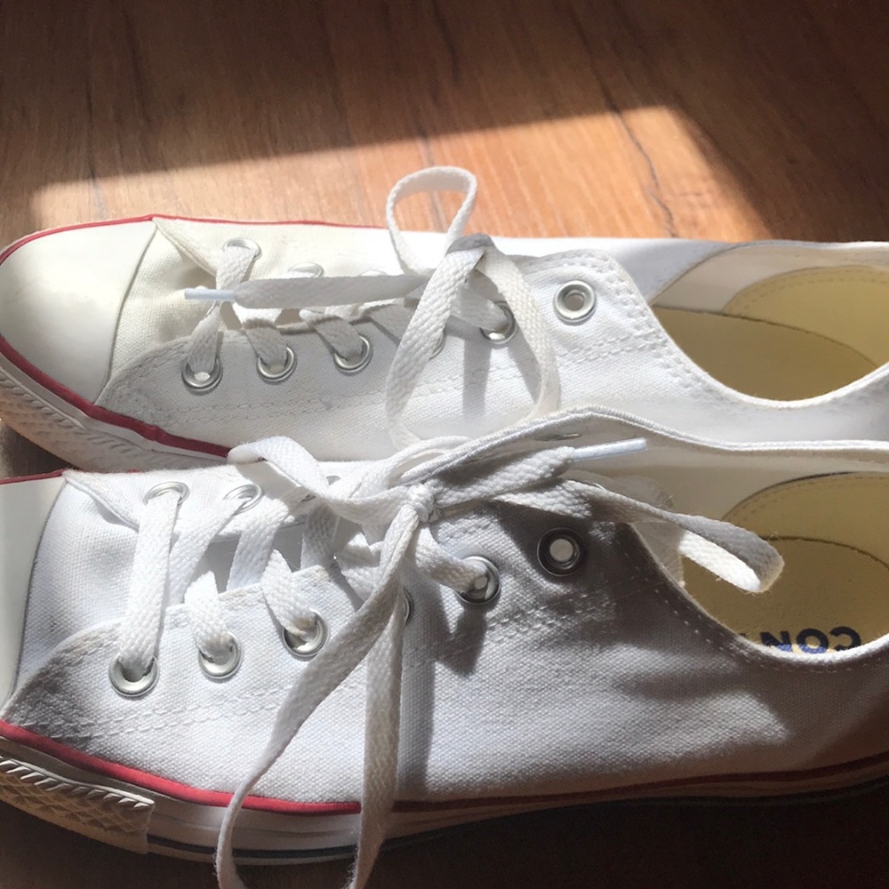 White converse - Picture 2 of 3